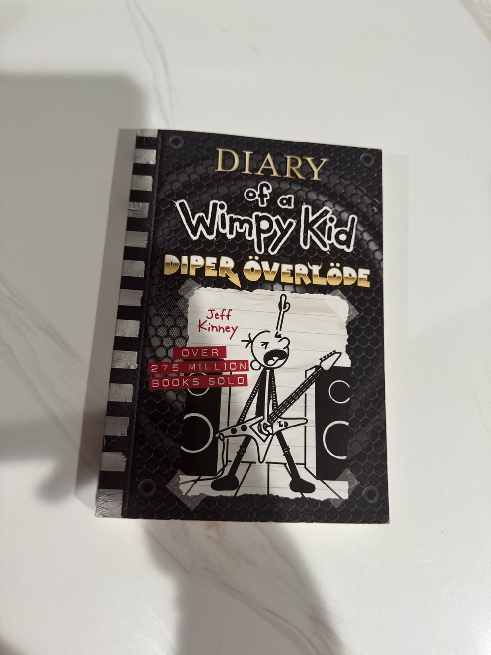 Diary of a Wimpy Kid: Diper Överlöde – Black Paperback by Jeff Kinney